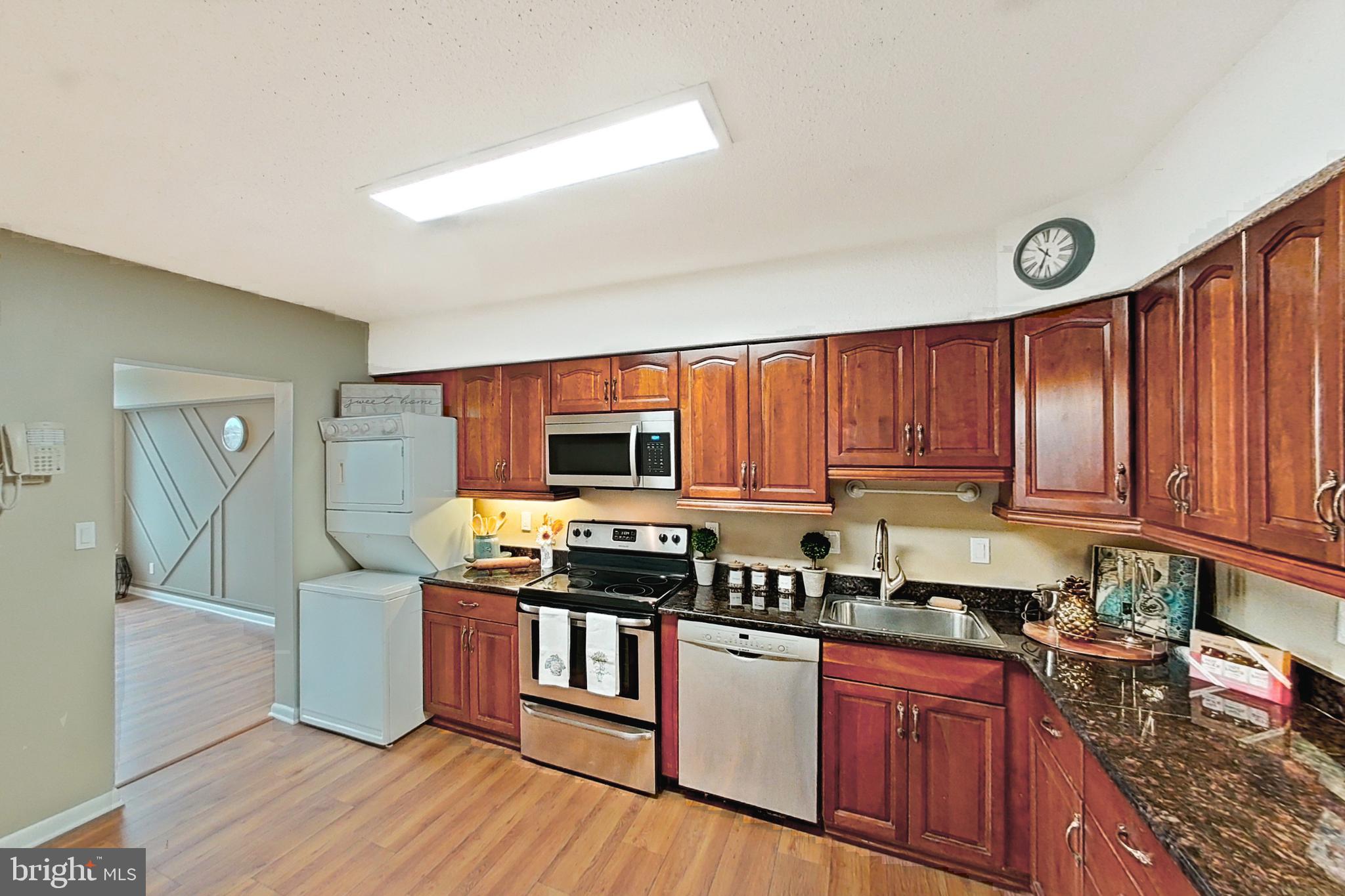 SKYLINE HOUSE - Residential