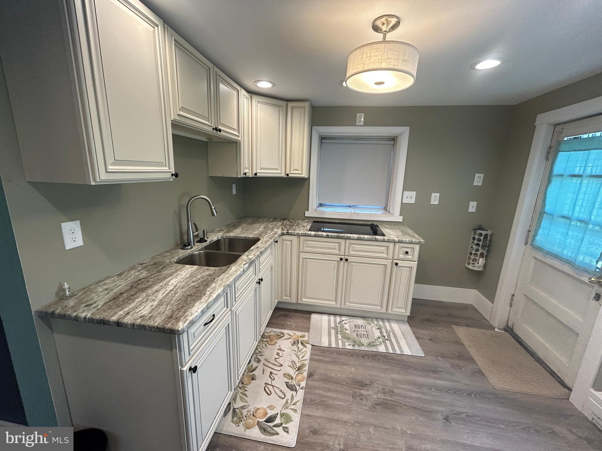 LANSDOWNE - Residential