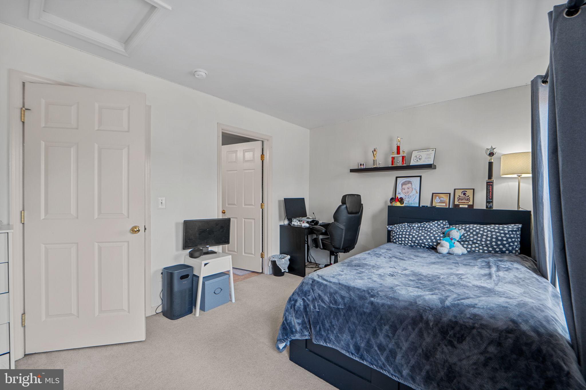 ASHBURN VILLAGE - Residential Lease