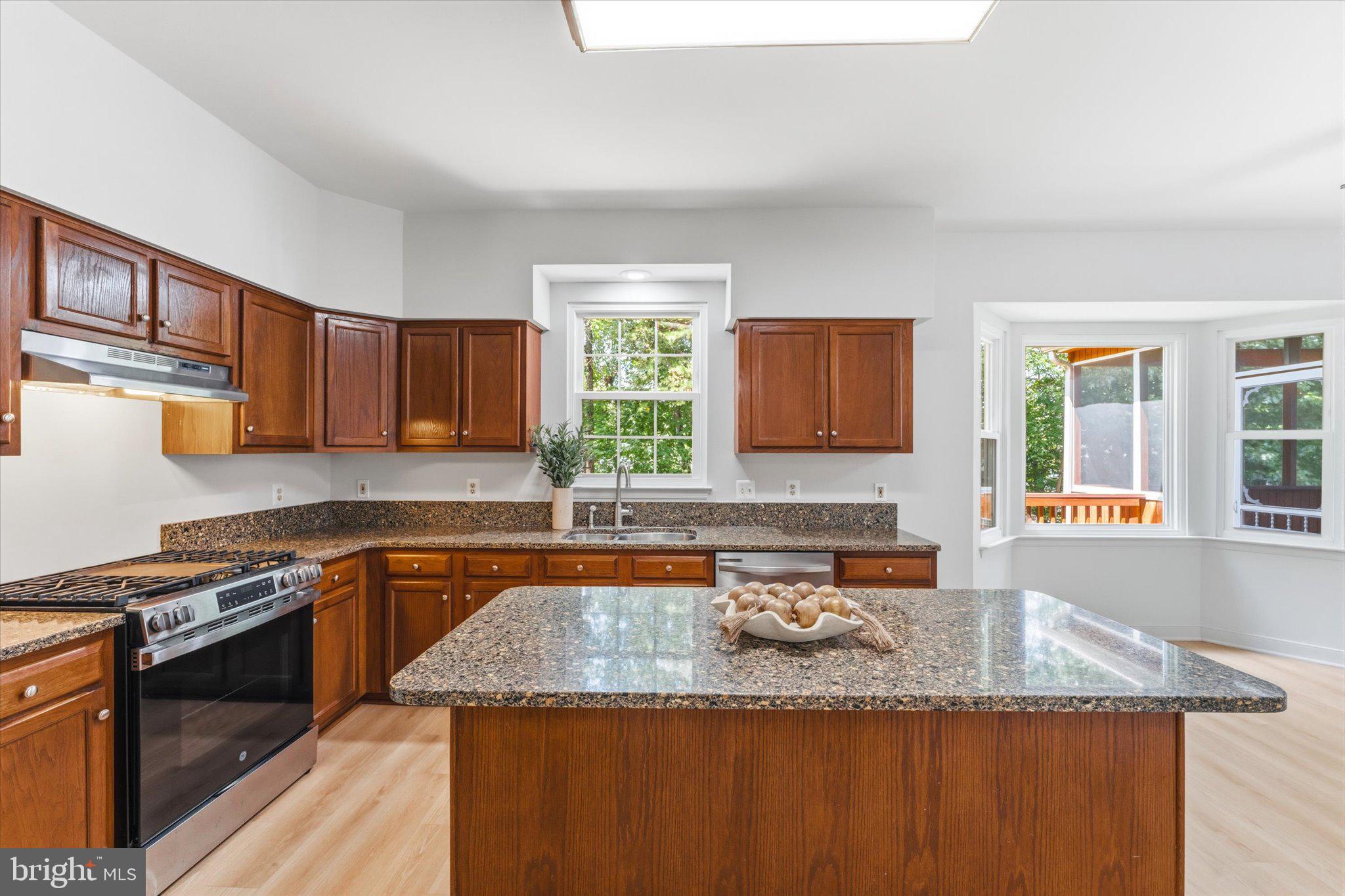 36 WESTHAMPTON COURT
