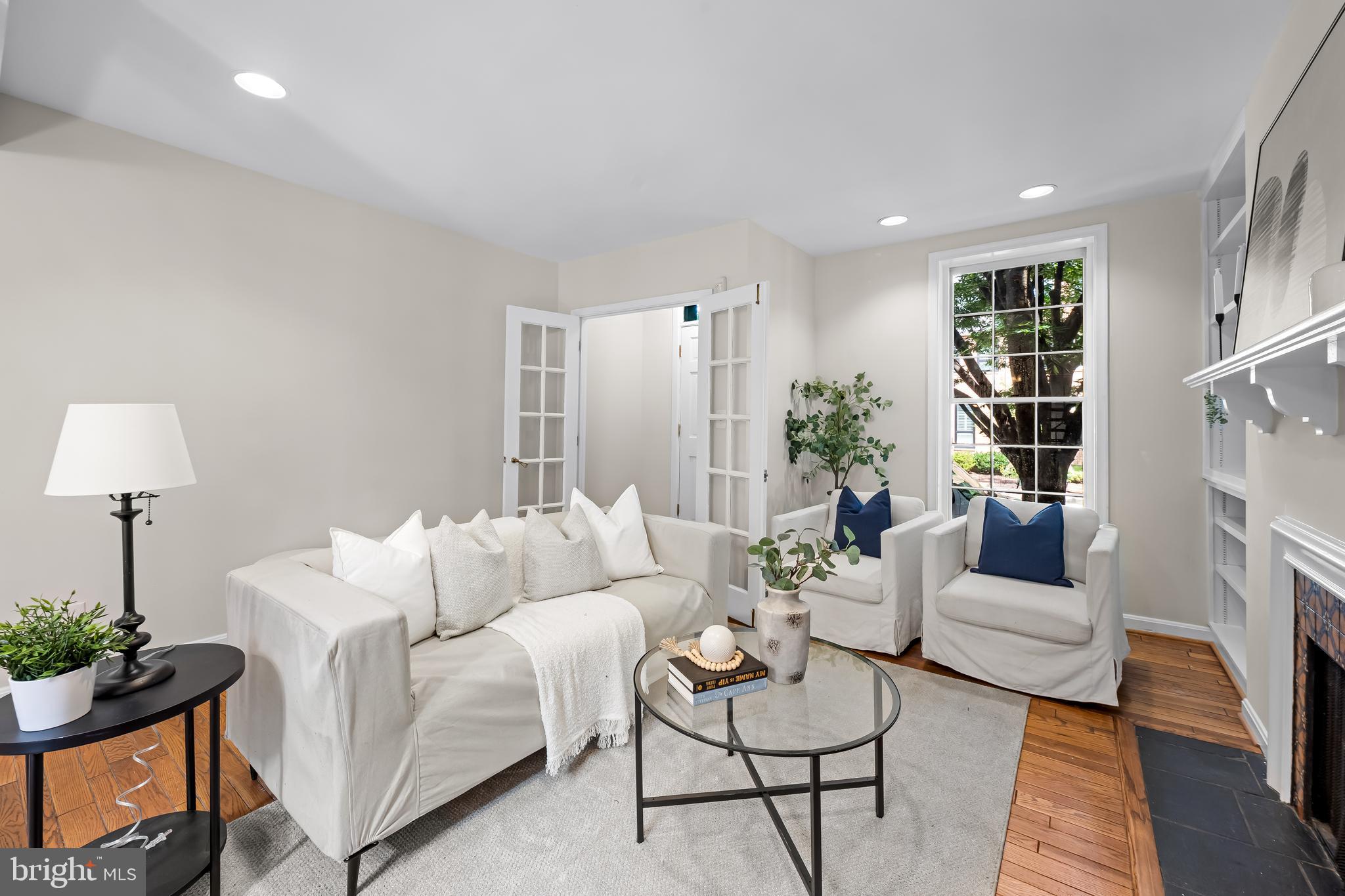 137 W HILL STREET