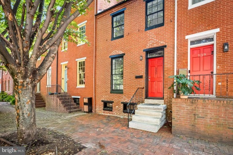 Townhouse For Sale - 137 W Hill Street<br/> BALTIMORE, MD 21230