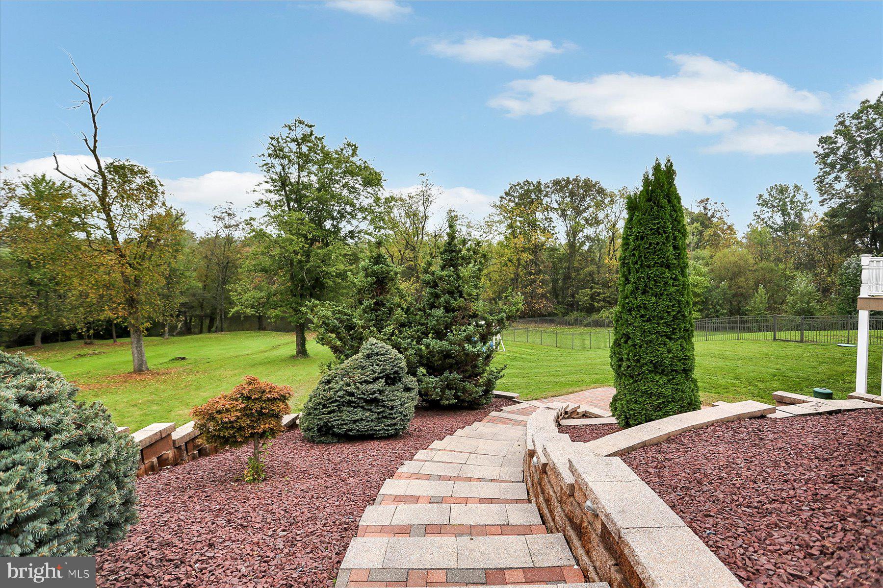 NOLL MANOR - Residential