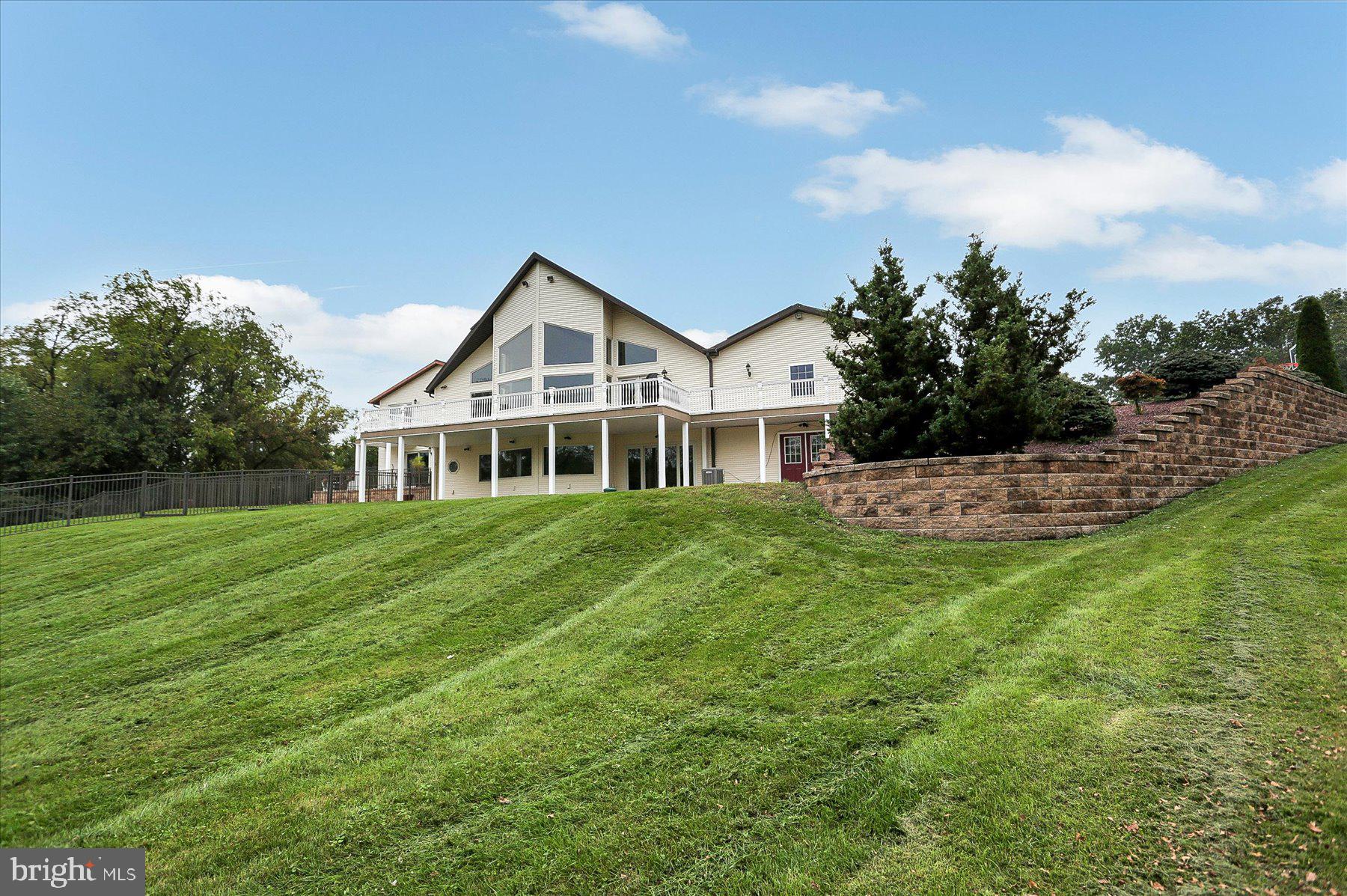 NOLL MANOR - Residential