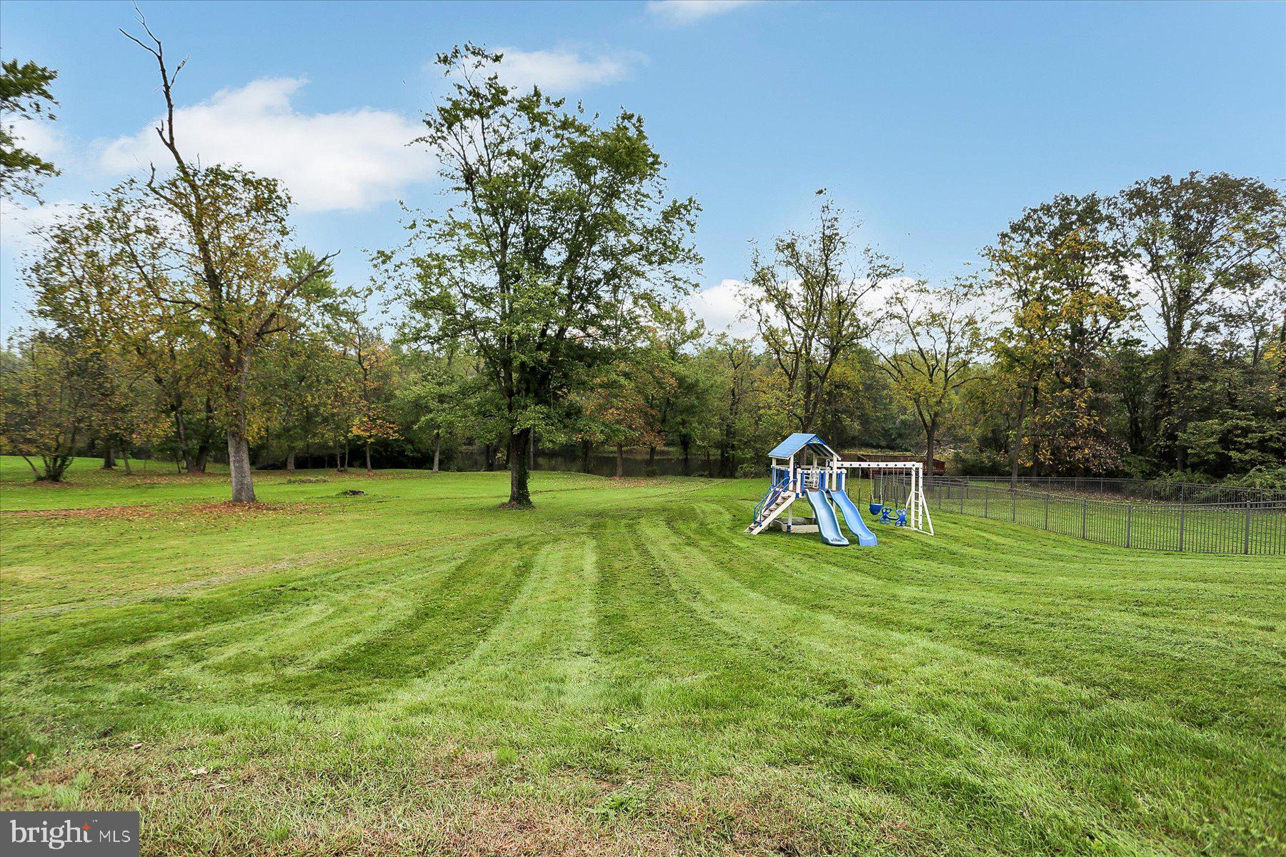 NOLL MANOR - Residential