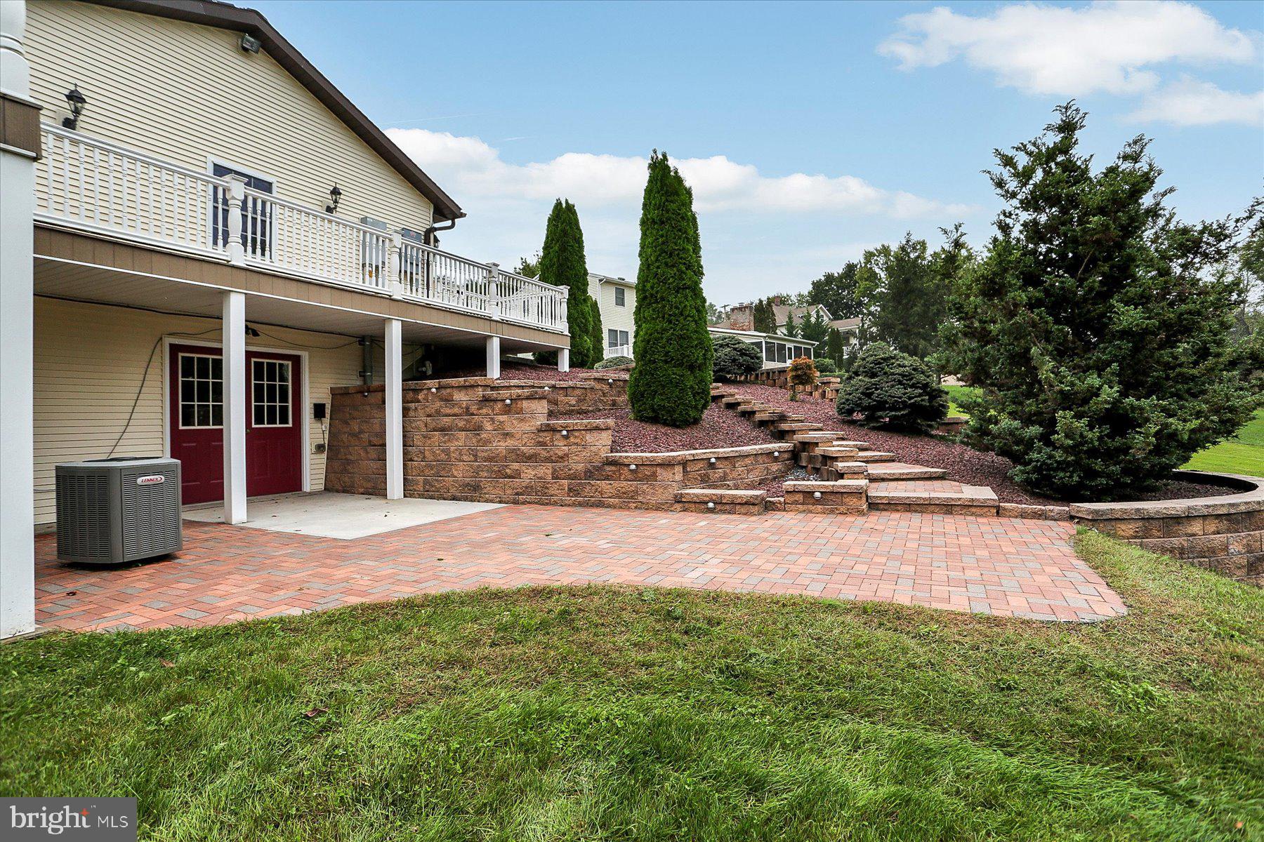 NOLL MANOR - Residential