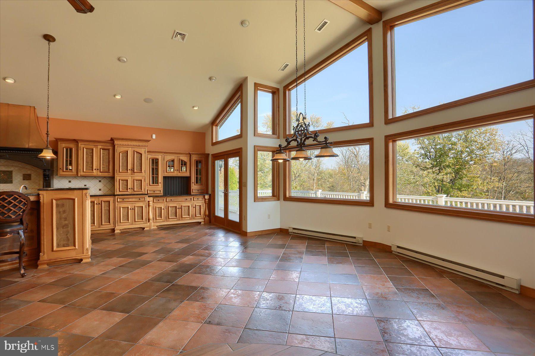 NOLL MANOR - Residential