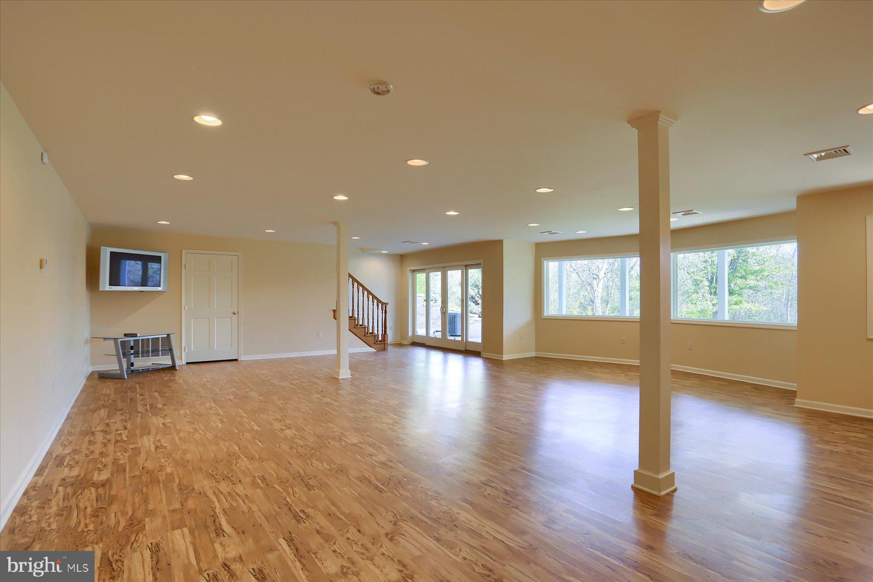 NOLL MANOR - Residential