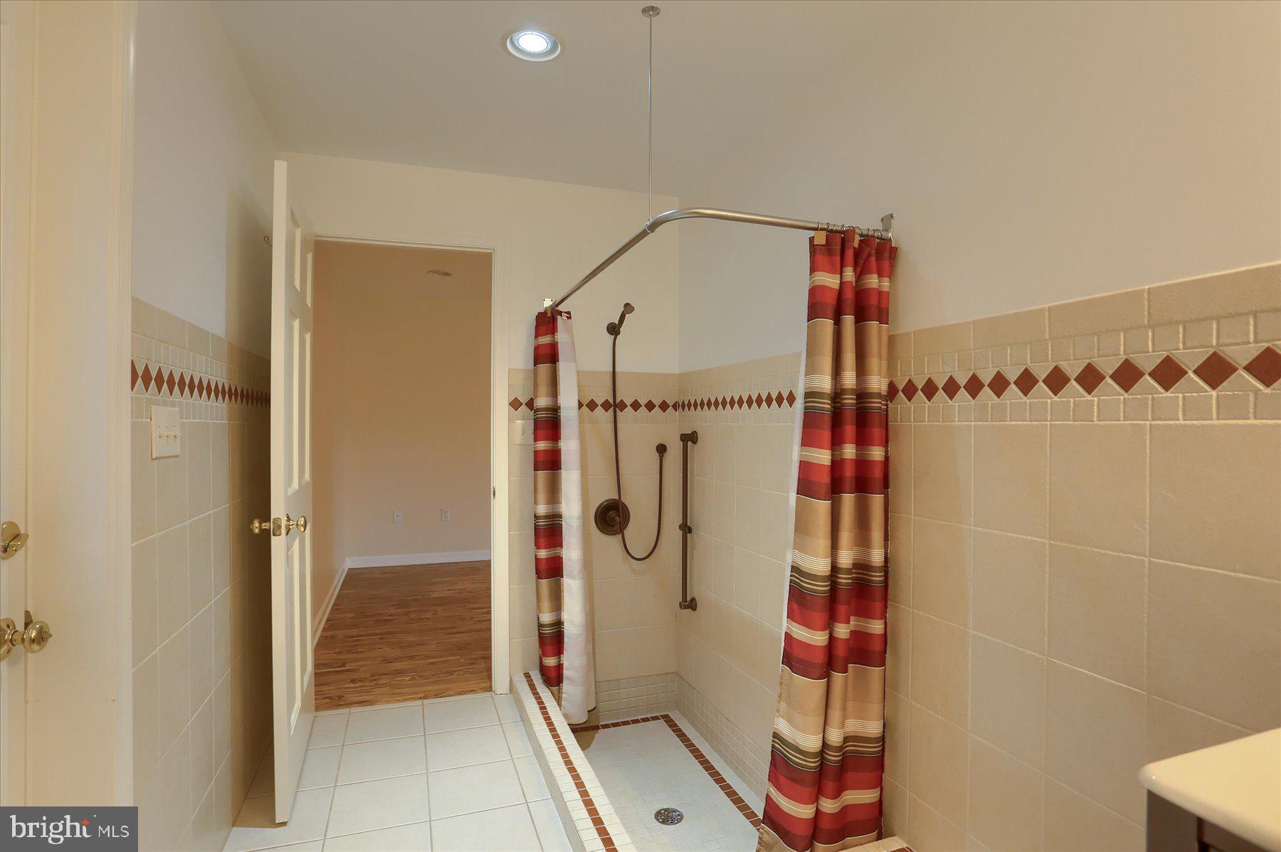 NOLL MANOR - Residential