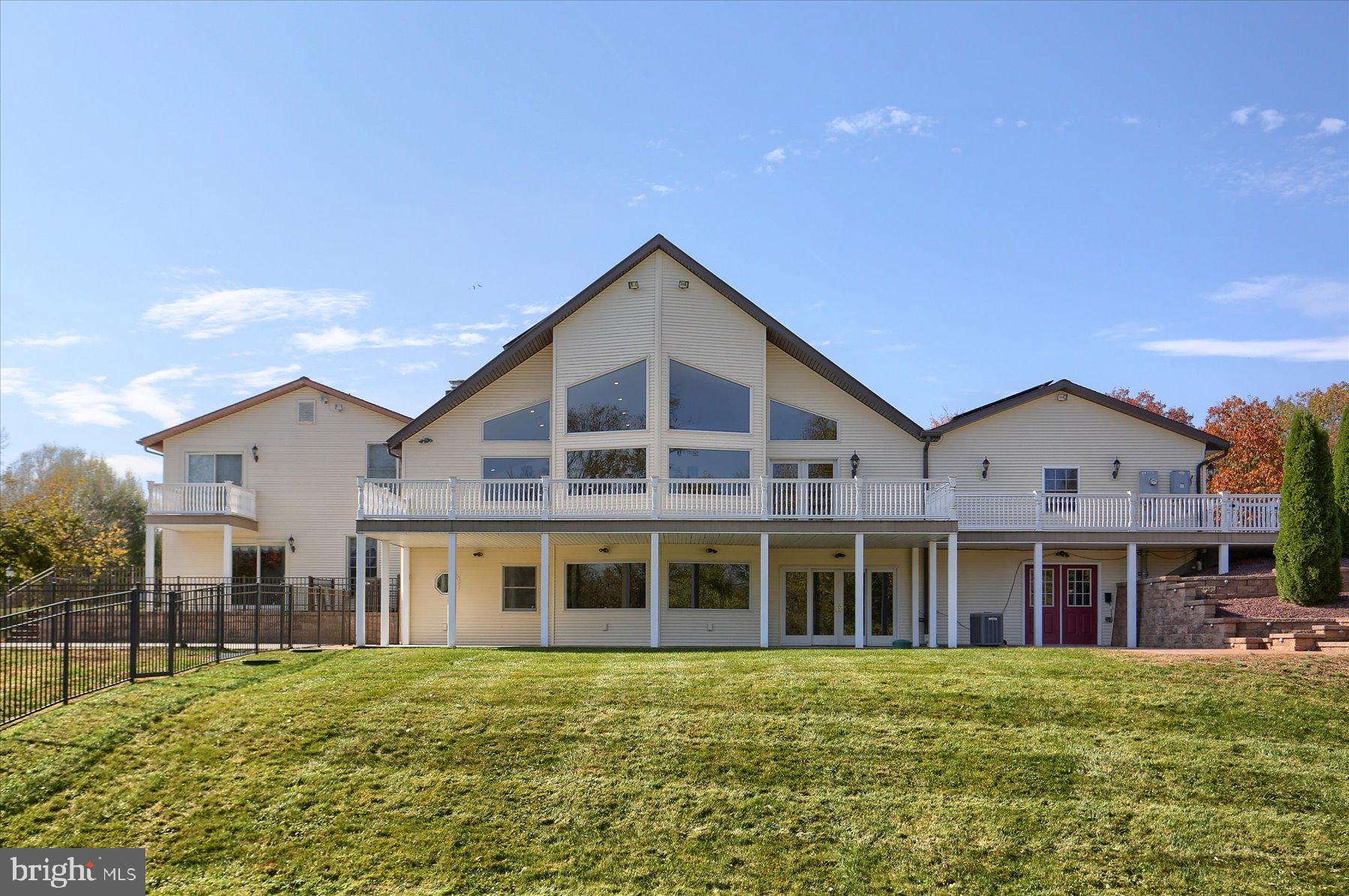 NOLL MANOR - Residential