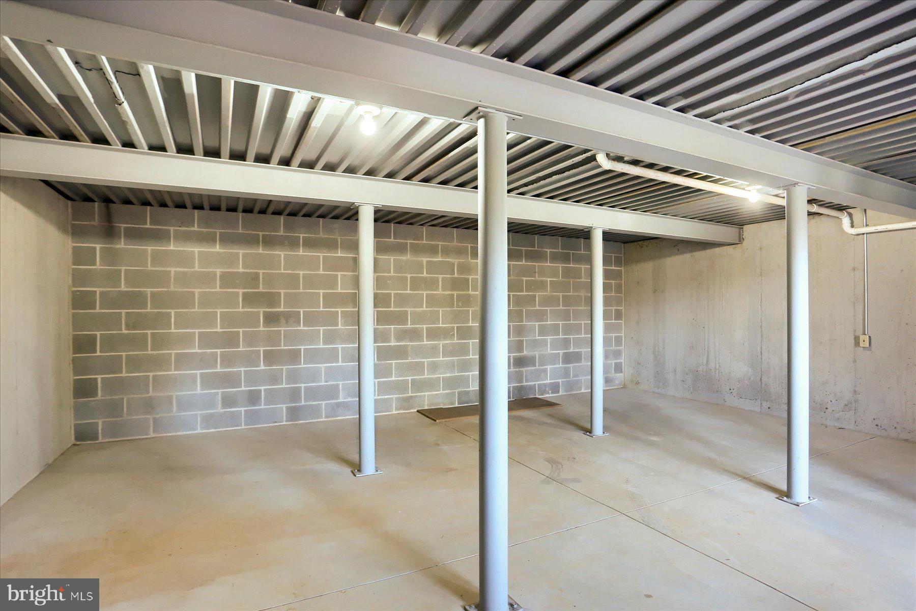 NOLL MANOR - Residential