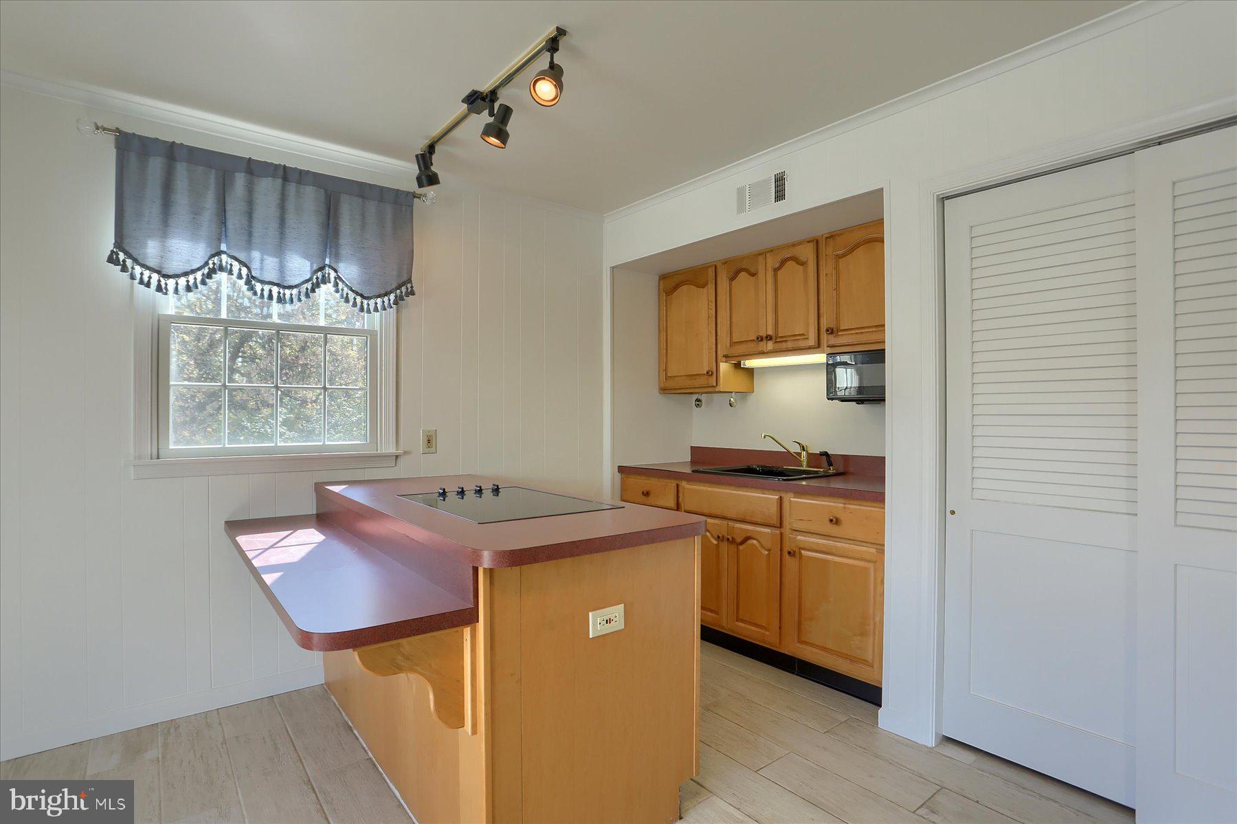 NOLL MANOR - Residential