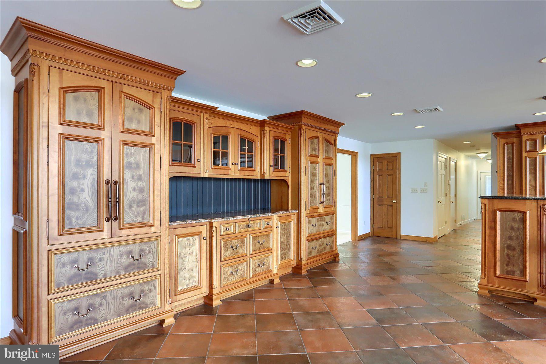 NOLL MANOR - Residential