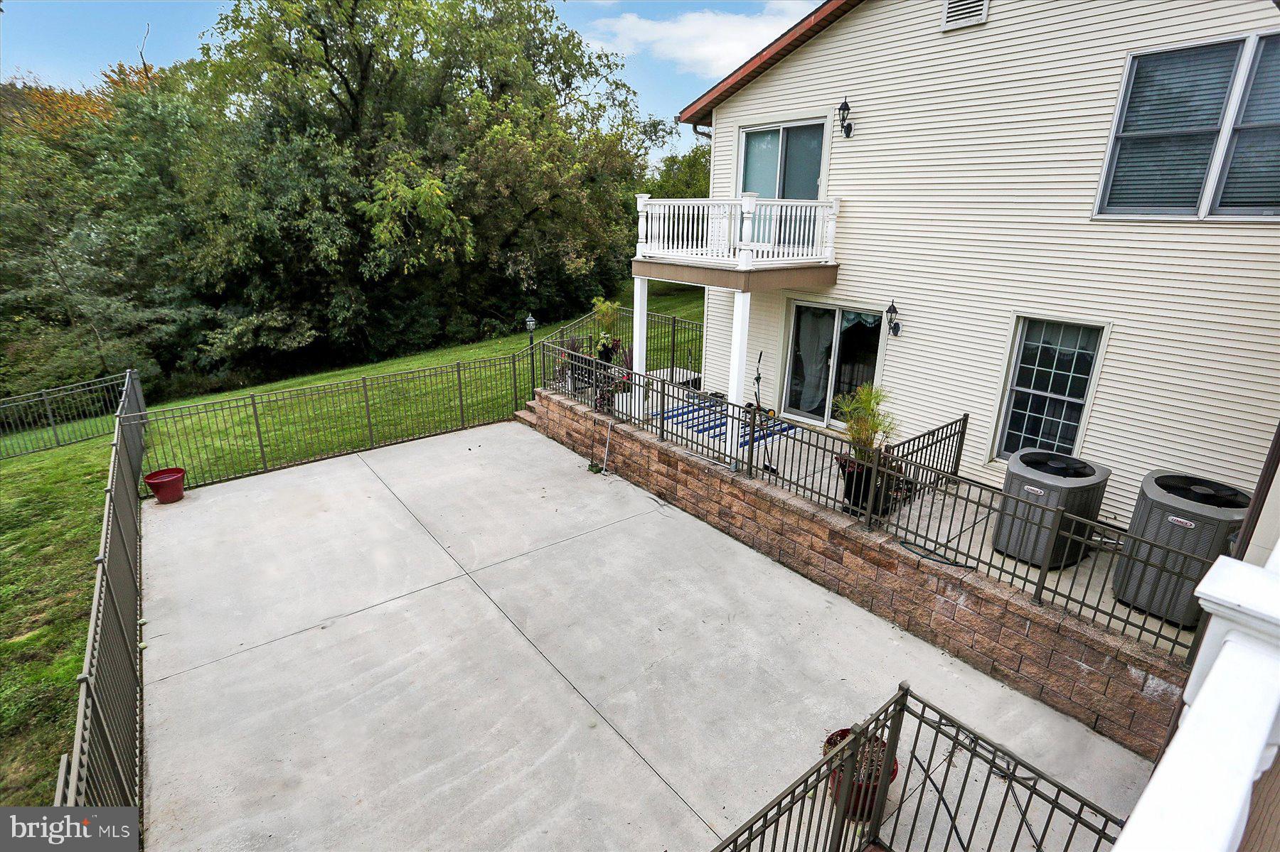 NOLL MANOR - Residential