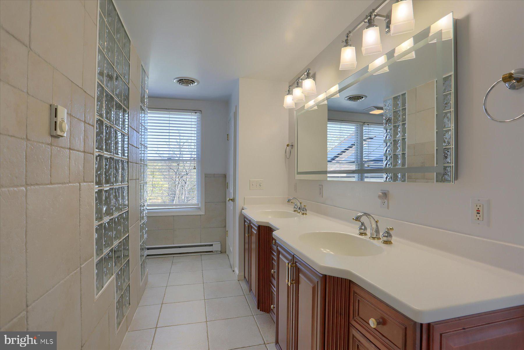 NOLL MANOR - Residential