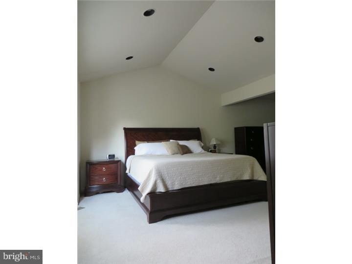 MONTGOMERY GREENE - Residential Lease