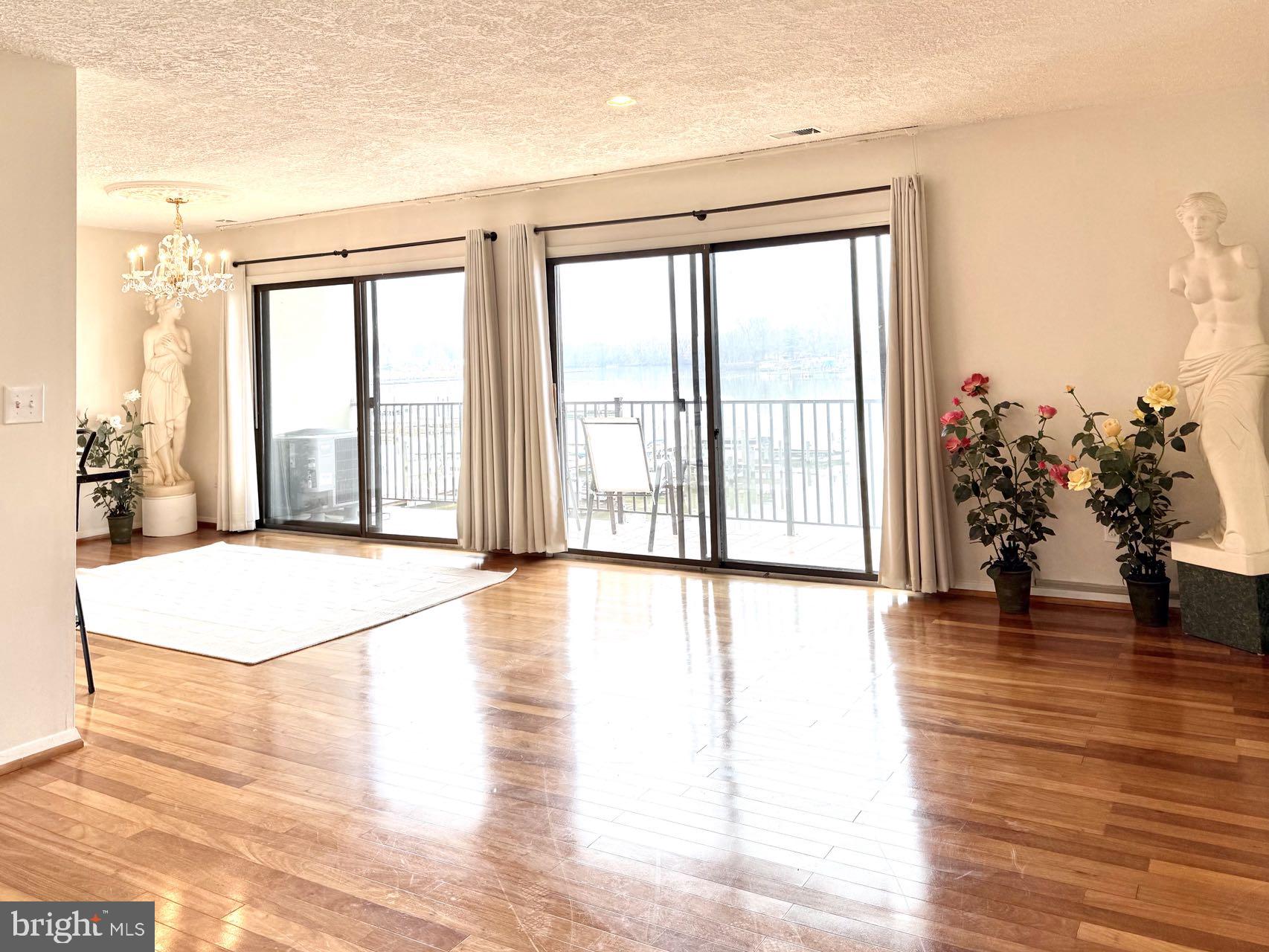 GUNPOWDER COVE - Residential