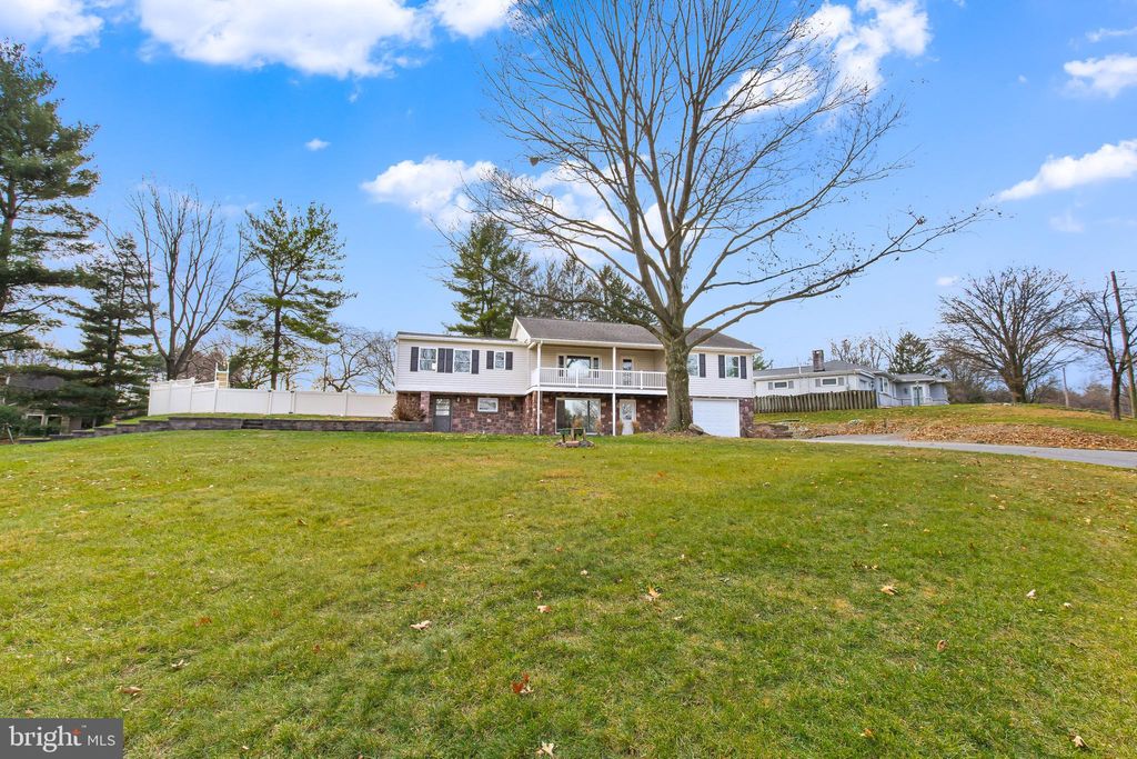 Photo of 425 Kendig Drive, MANHEIM, PA 17545 (MLS # PALA2061508)