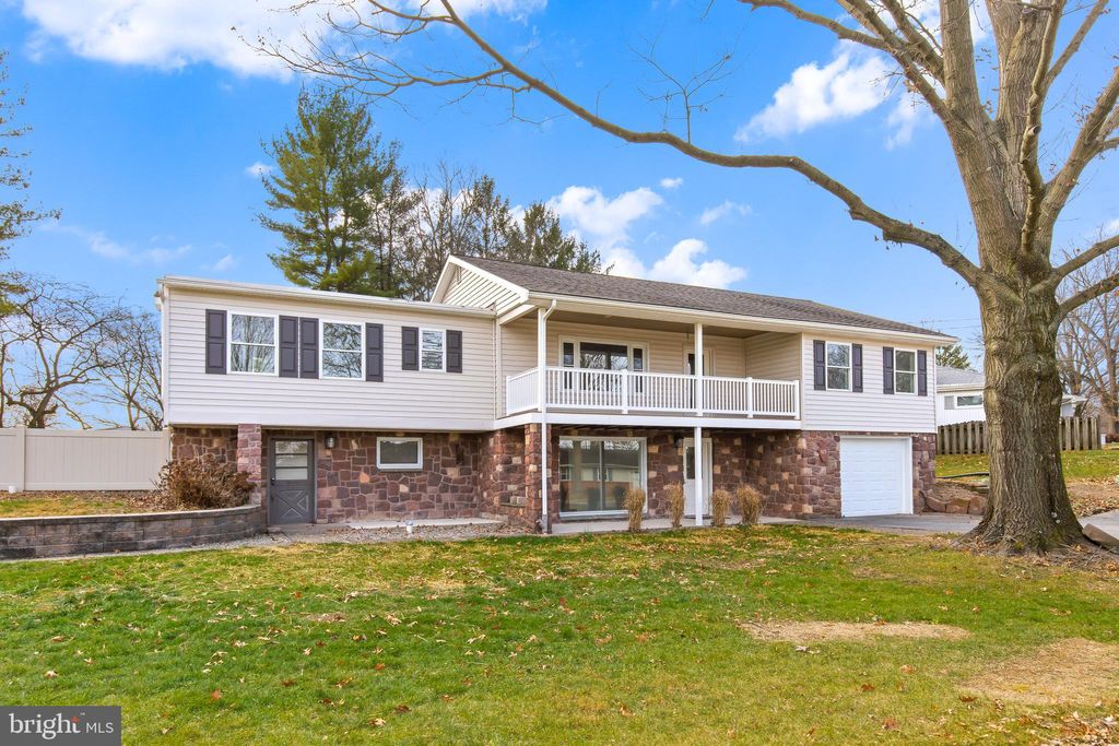Photo of 425 Kendig Drive, MANHEIM, PA 17545 (MLS # PALA2061508)