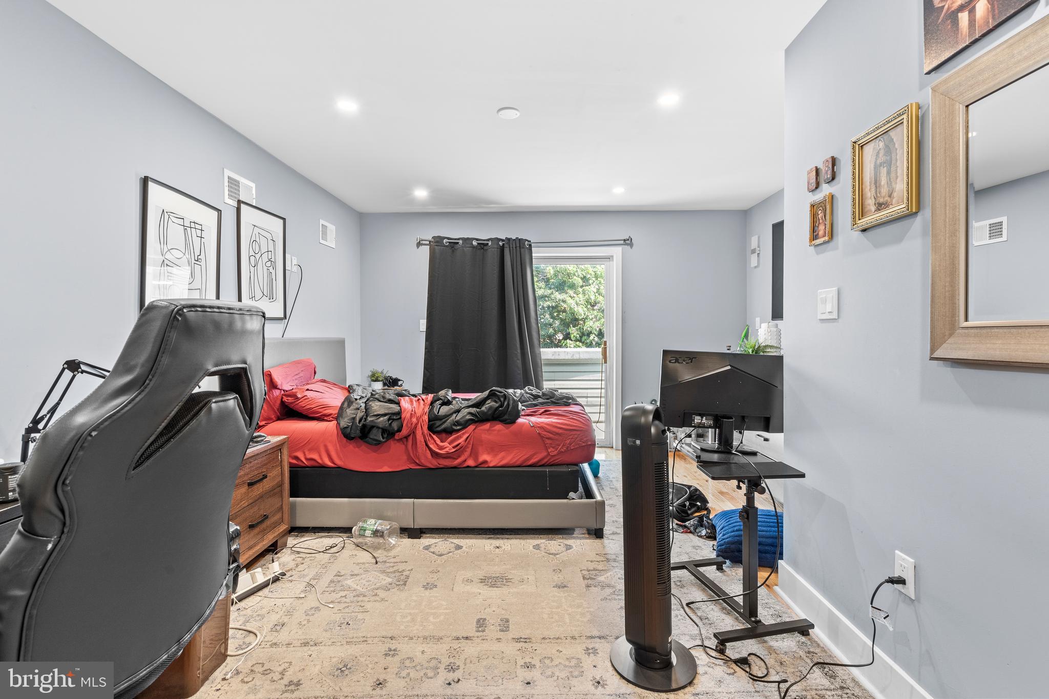 POINT BREEZE - Residential