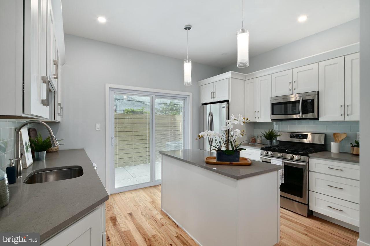 POINT BREEZE - Residential