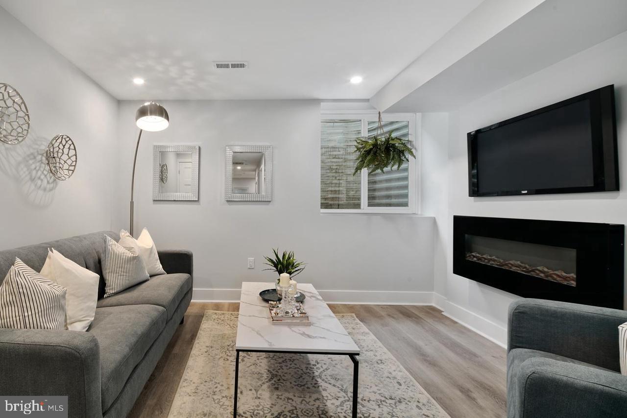 POINT BREEZE - Residential