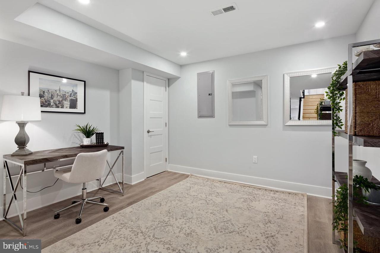 POINT BREEZE - Residential