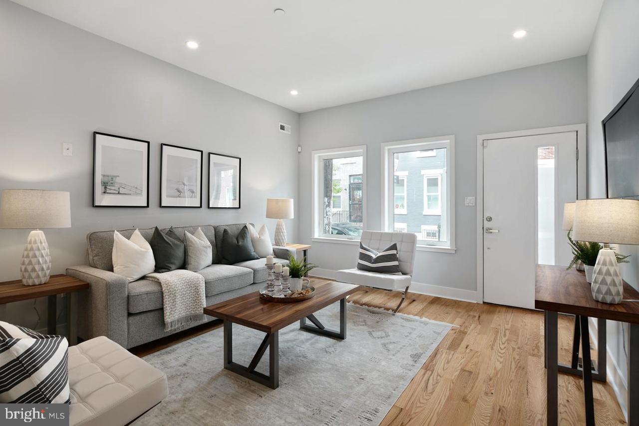 POINT BREEZE - Residential