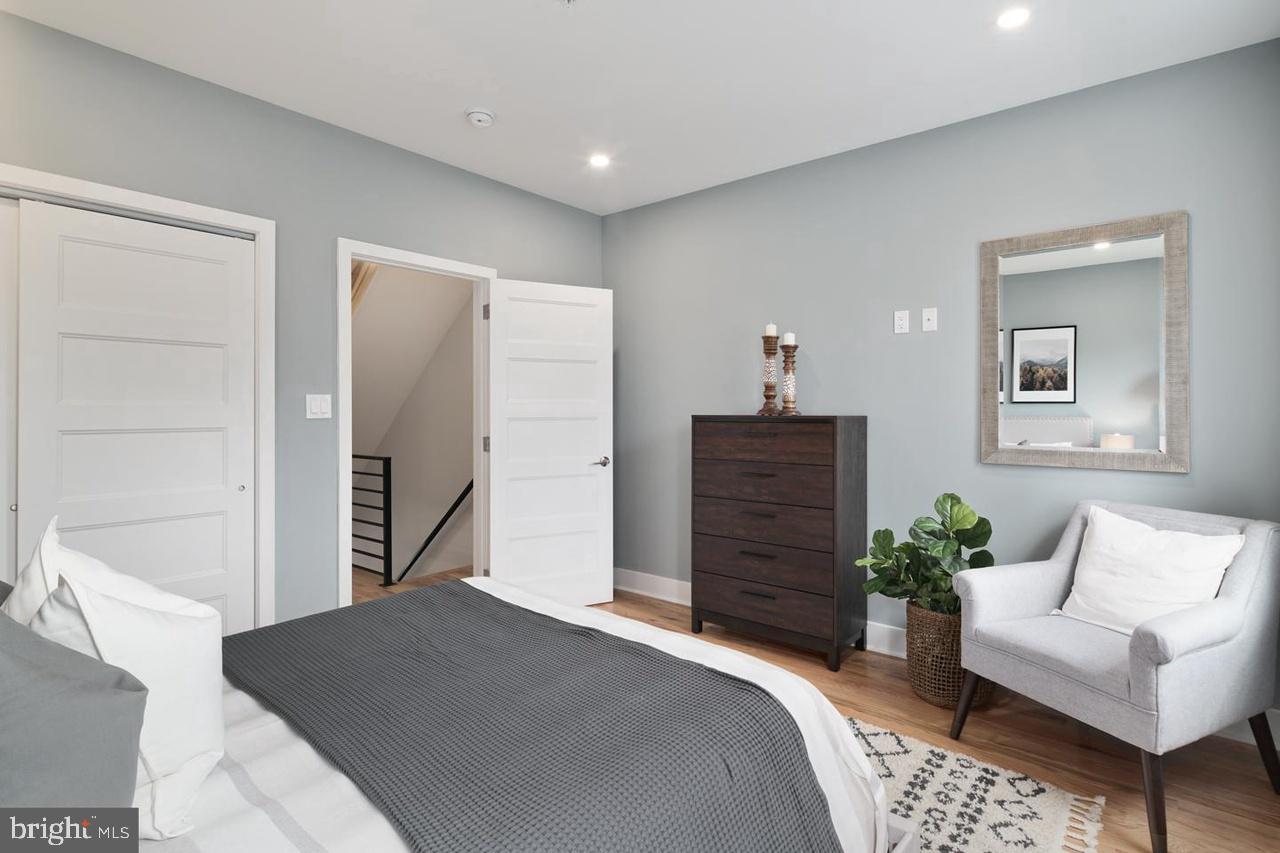 POINT BREEZE - Residential