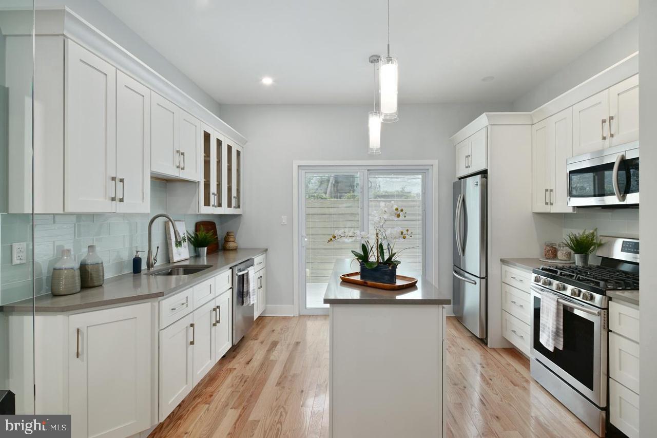 POINT BREEZE - Residential