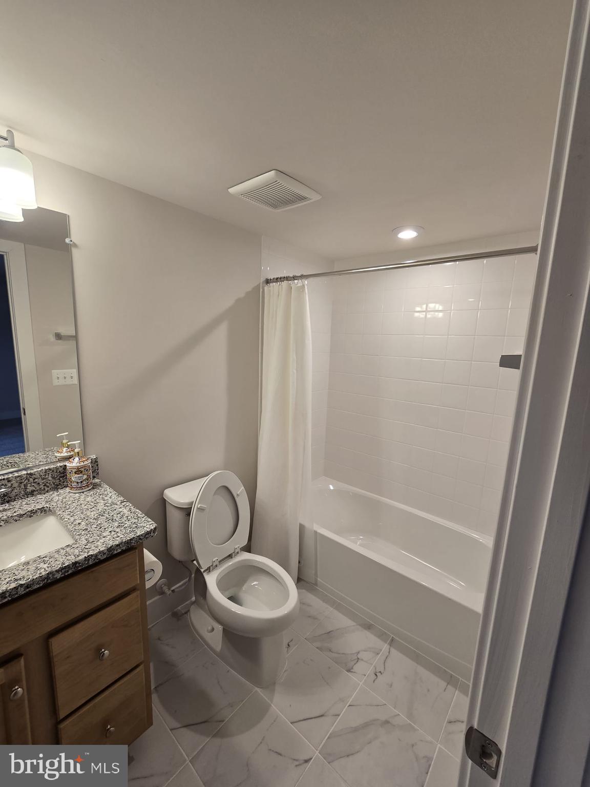 BRADLEY SQUARE - Residential Lease