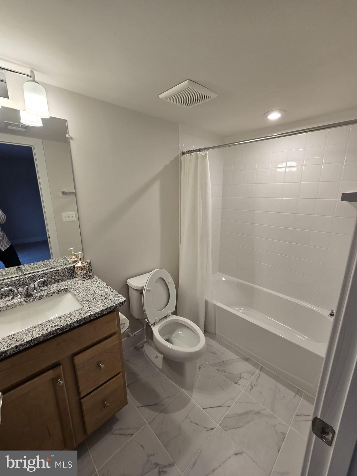 BRADLEY SQUARE - Residential Lease