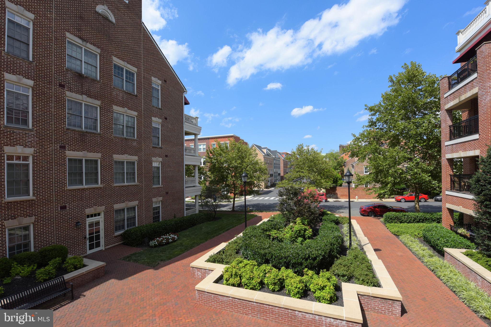 LIBERTY ROW - Residential