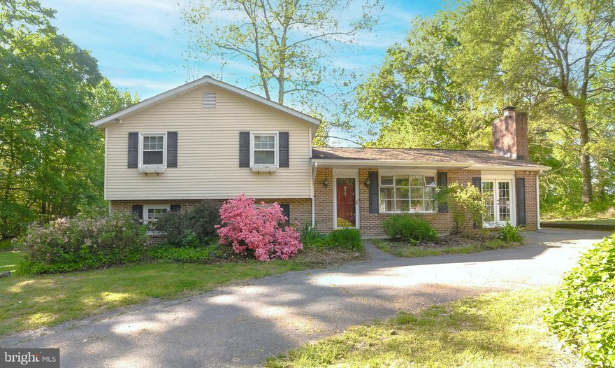 >--->MULTIPLE OFFERS RECEIVED-the seller has set a deadline of Noon Tuesday, May 7 for highest & best offers...they will be reviewed & presented later that day<---<-NESTLED IN THE PICTURESQUE COUNTRYSIDE, ENJOY 3 ACRES OF NATURE! SOME T-L-C & COSMETIC UPGRADES WILL TURN THIS INTO A COMFY PLACE TO CALL HOME! GATHER FOR MEALS IN THE TRUE COUNTRY KITCHEN, GRILL OR SOAK IN THE SUN ON THE BACK DECK, WATCH MOVIES OR PLAY GAMES IN THE OVERSIZED FAMILY ROOM...RELAX IN FRONT OF THE GREAT ROOM FIREPLACE OR RETREAT TO THE PRIVATE PRIMARY SUITE...TINKER IN THE DETACHED 2 STORY 16' X 12' WORKSHOP WITH ELECTRIC SERVICE, STORE EXTRA ITEMS IN THE 16' X 13' RUN-IN SHED...SEE IT FOR YOURSELF TODAY!