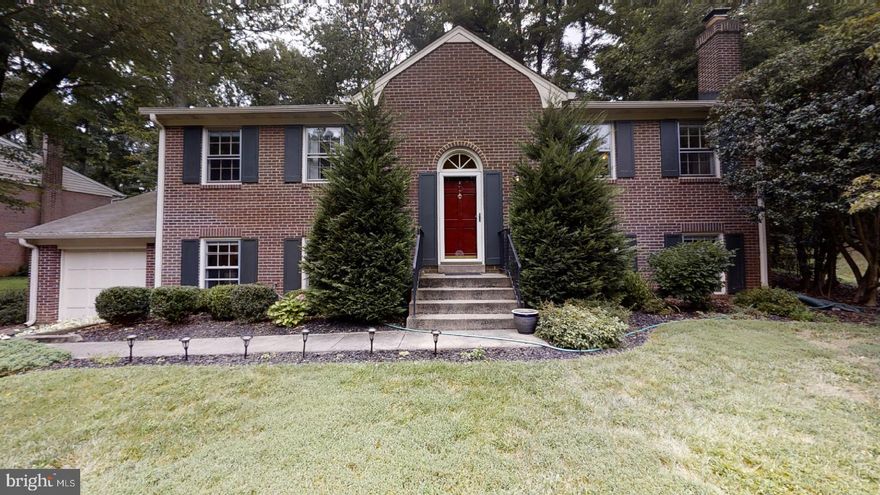 Stunning home on private cul-de-sac, tucked away in a picturesque, wooded part of Reston.
4 bedrooms, 3 full bathrooms, home office, luxury kitchen, rec room with fireplace, spacious storage room and garage. Main bedroom with bay window, window seat and skylight, main bathroom with skylight, shower and soaking tub, a screened-in porch with ceiling fan and skylights, leads to your deck and from there to your backyard. Hardwood floors on the main level. Pets case by case, only dogs. Lawn care included in rent.

Close to restaurants, groceries and stores. 55 miles of Reston trails start right behind your home. Reston Association pools and tennis courts are close by.
Close to Dulles Airport, Reston Wiehle Metro Station and Reston Town Center. Quiet, private, convenient location a stunning place to live.