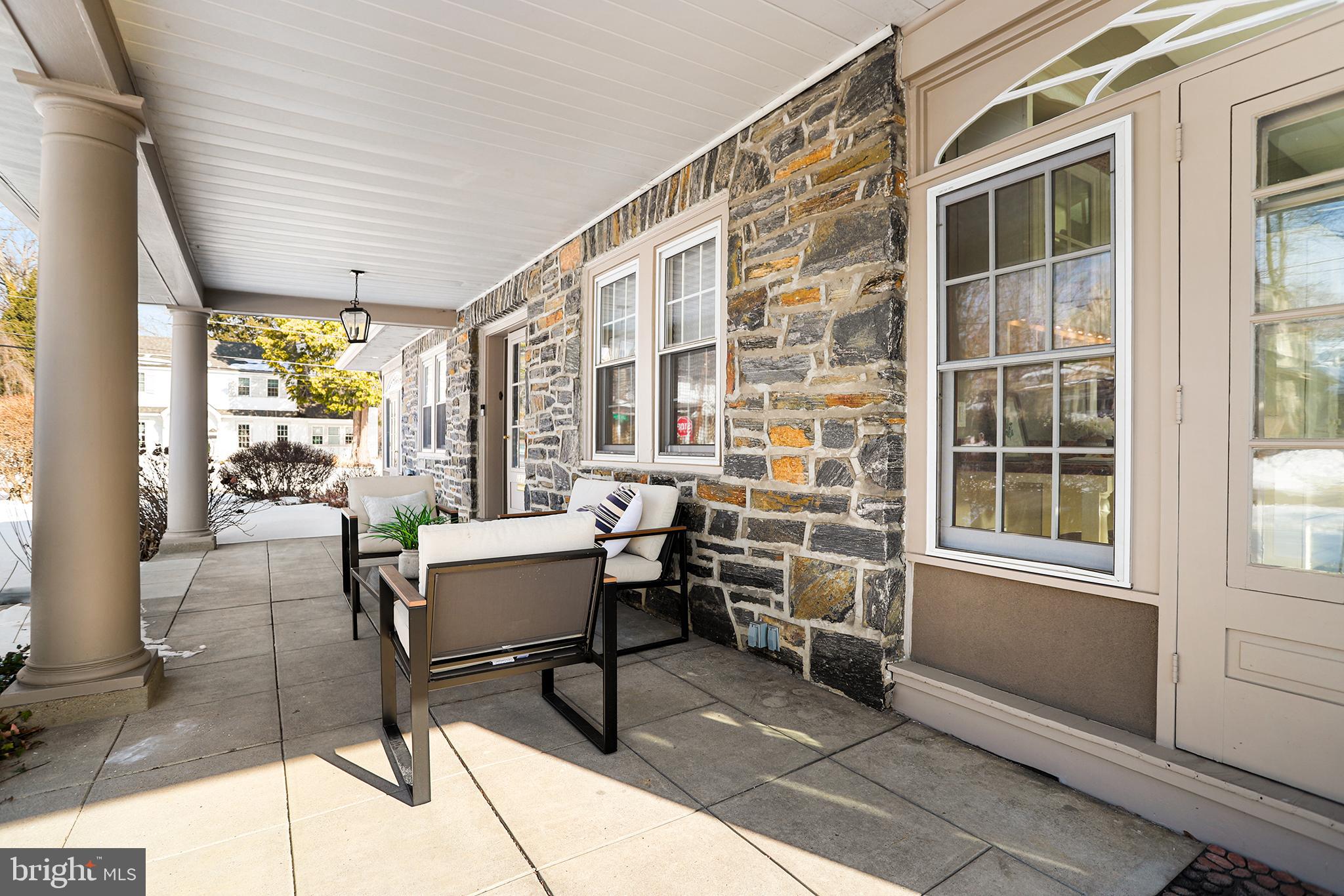 1217 LARCHMONT AVENUE