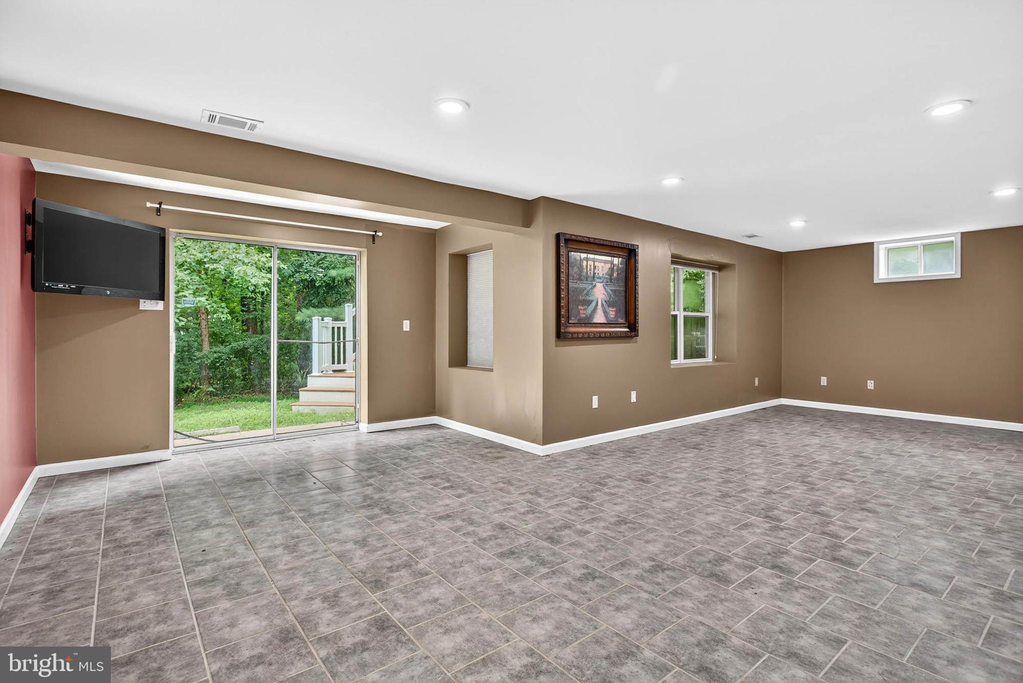 RIVER HILL - Residential