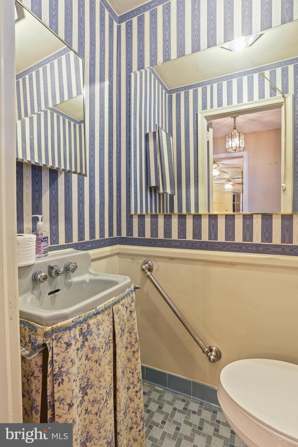 FALLS ROAD - Residential