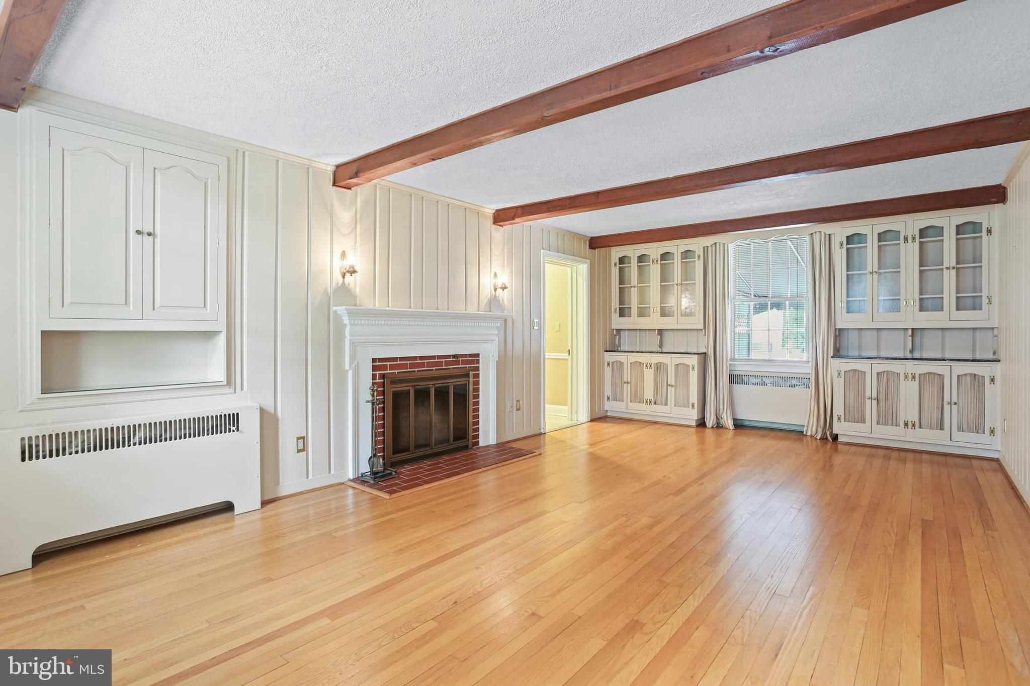 FALLS ROAD - Residential