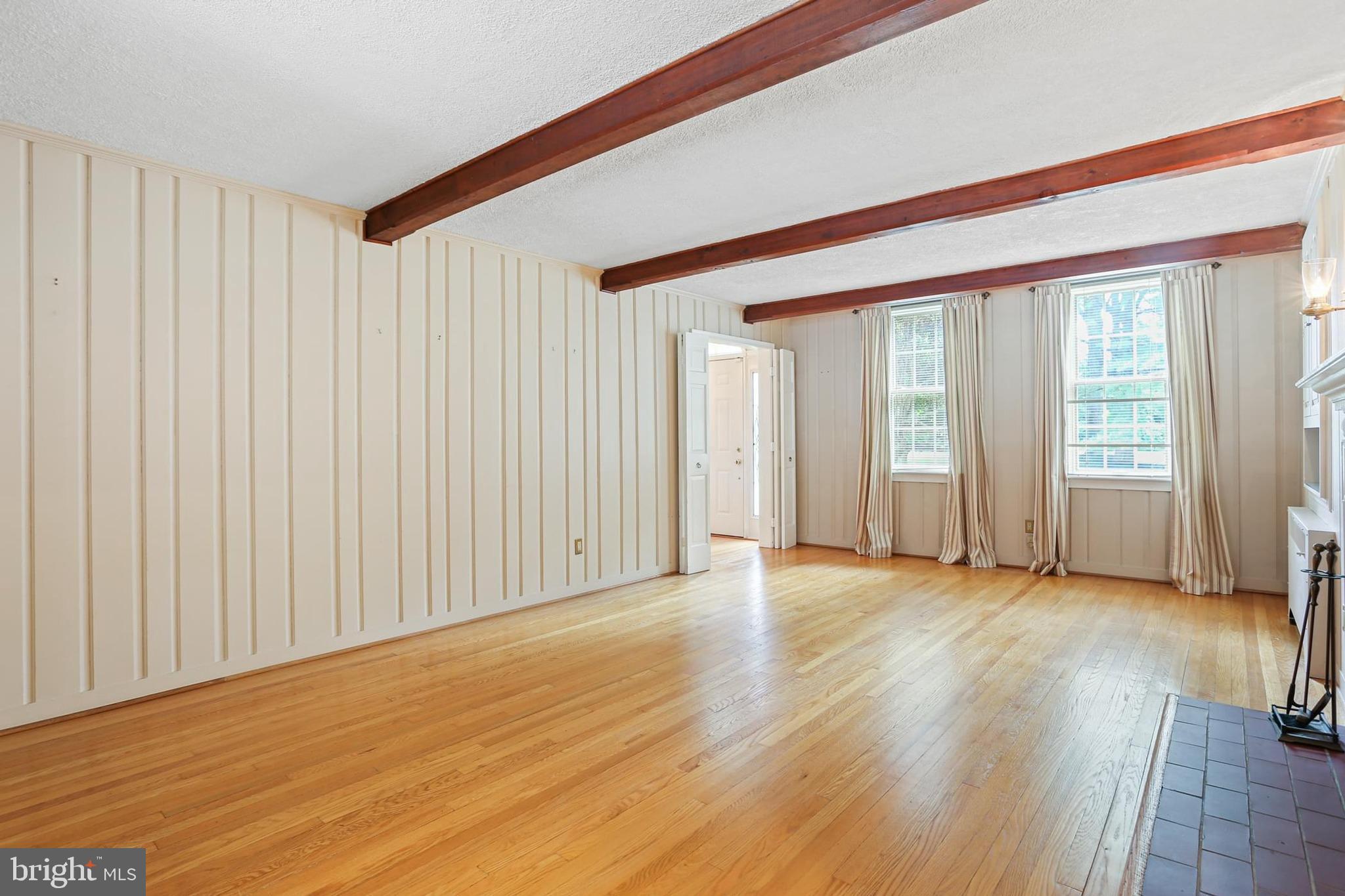 FALLS ROAD - Residential