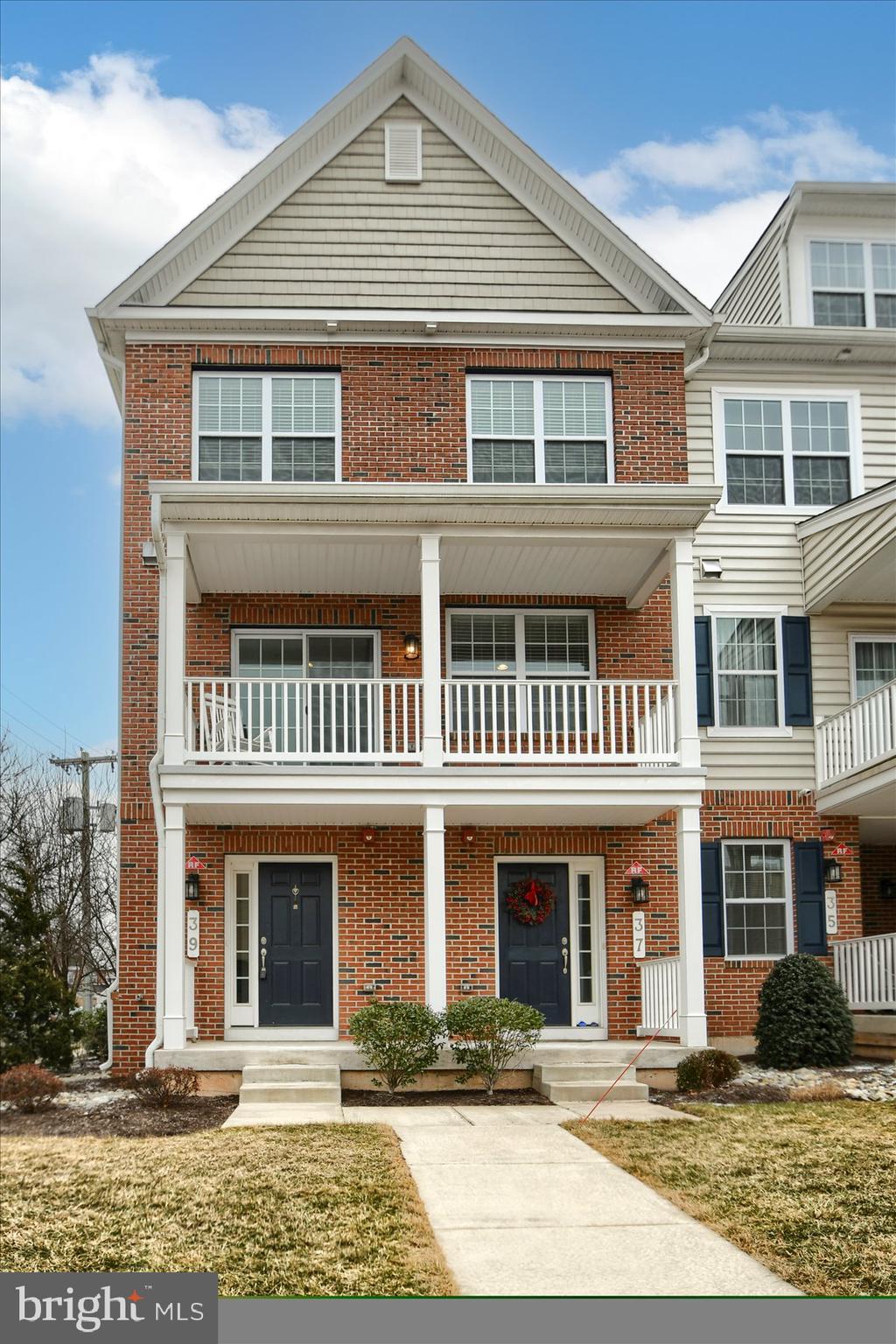 PENN SQ - Residential Lease