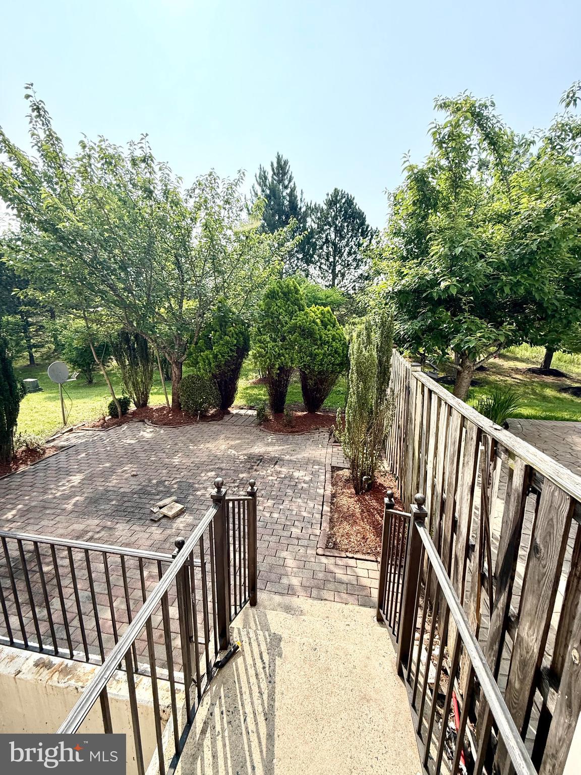 RIVER OAKS - Residential Lease