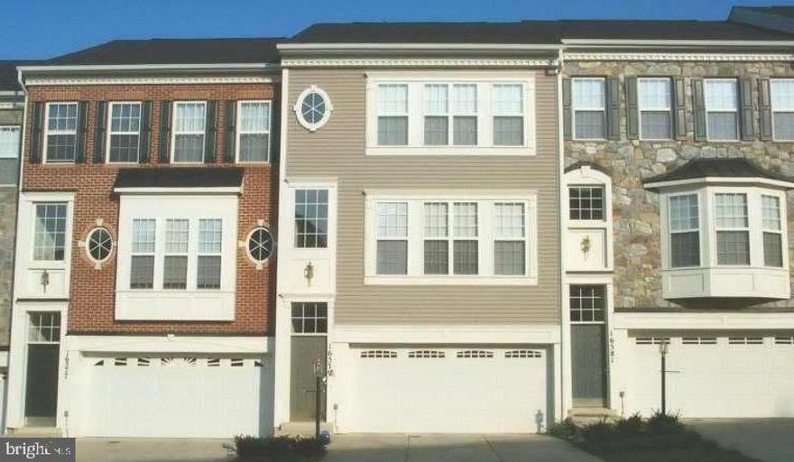 Beautiful Craftstar TH in River Oaks. Backs to open space. The first floor boasts an upgraded kitchen, gleaming hardwood floors in the kitchen/family/dining and living room. Upgraded ceramic in the powder room. Lower level has a large rec room with soaring ceilings; first floor 9' ceilings and all bedrooms have cathedral ceilings. Integrated garage with door opener.