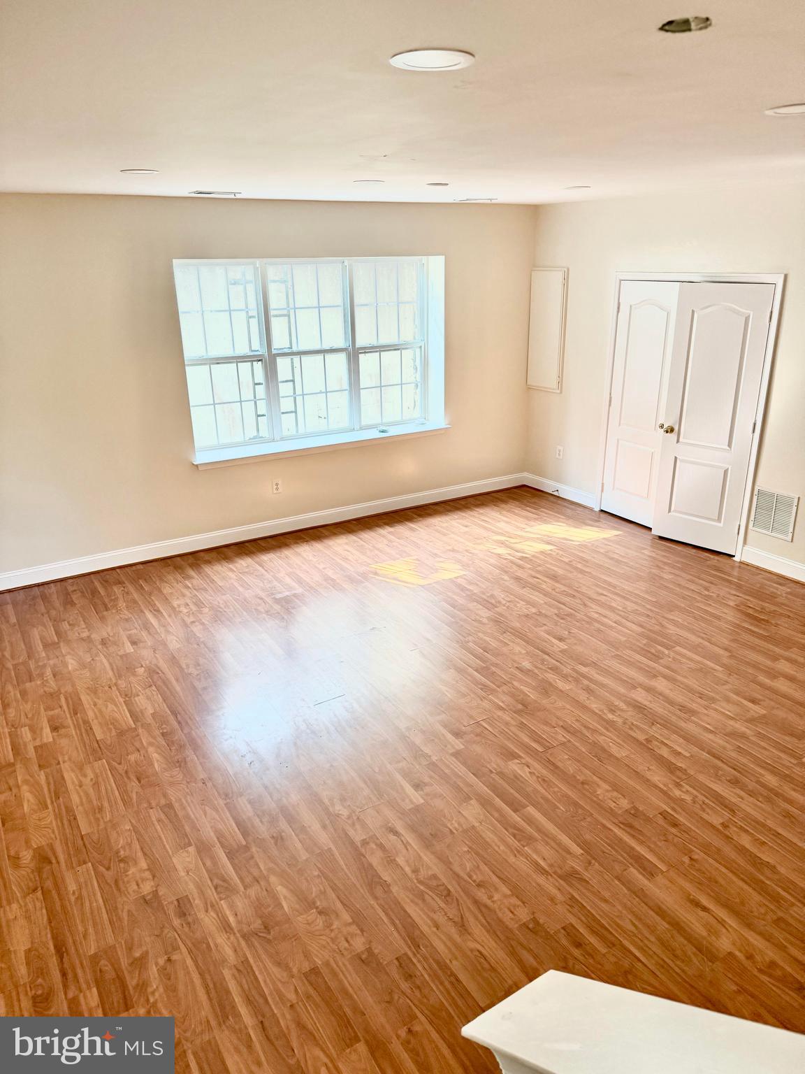 RIVER OAKS - Residential Lease