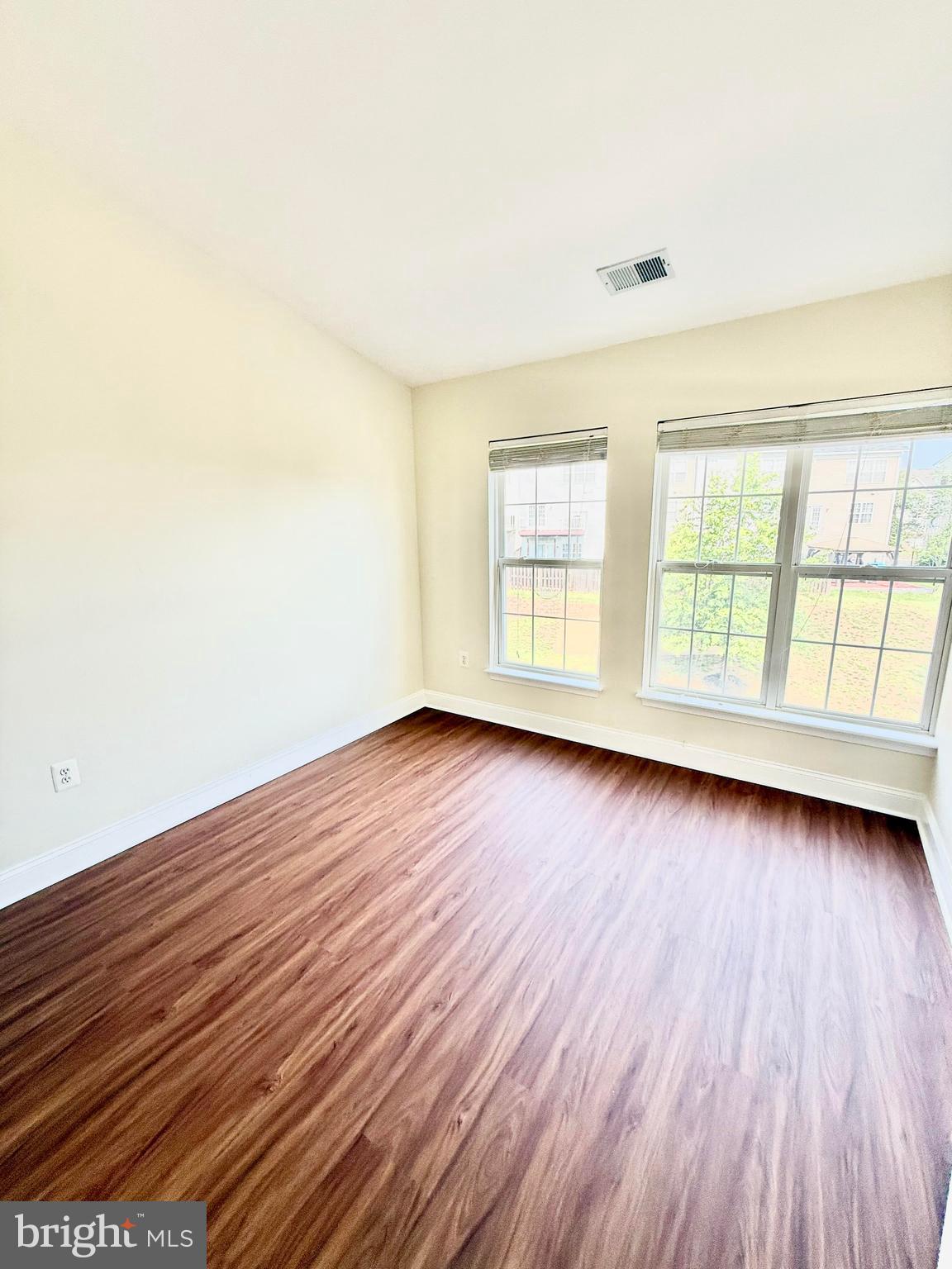 RIVER OAKS - Residential Lease