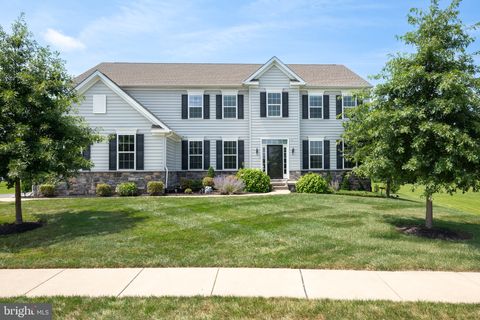 Photo of 139 Green Forest Drive, MIDDLETOWN, DE 19709 (MLS # DENC2088022)