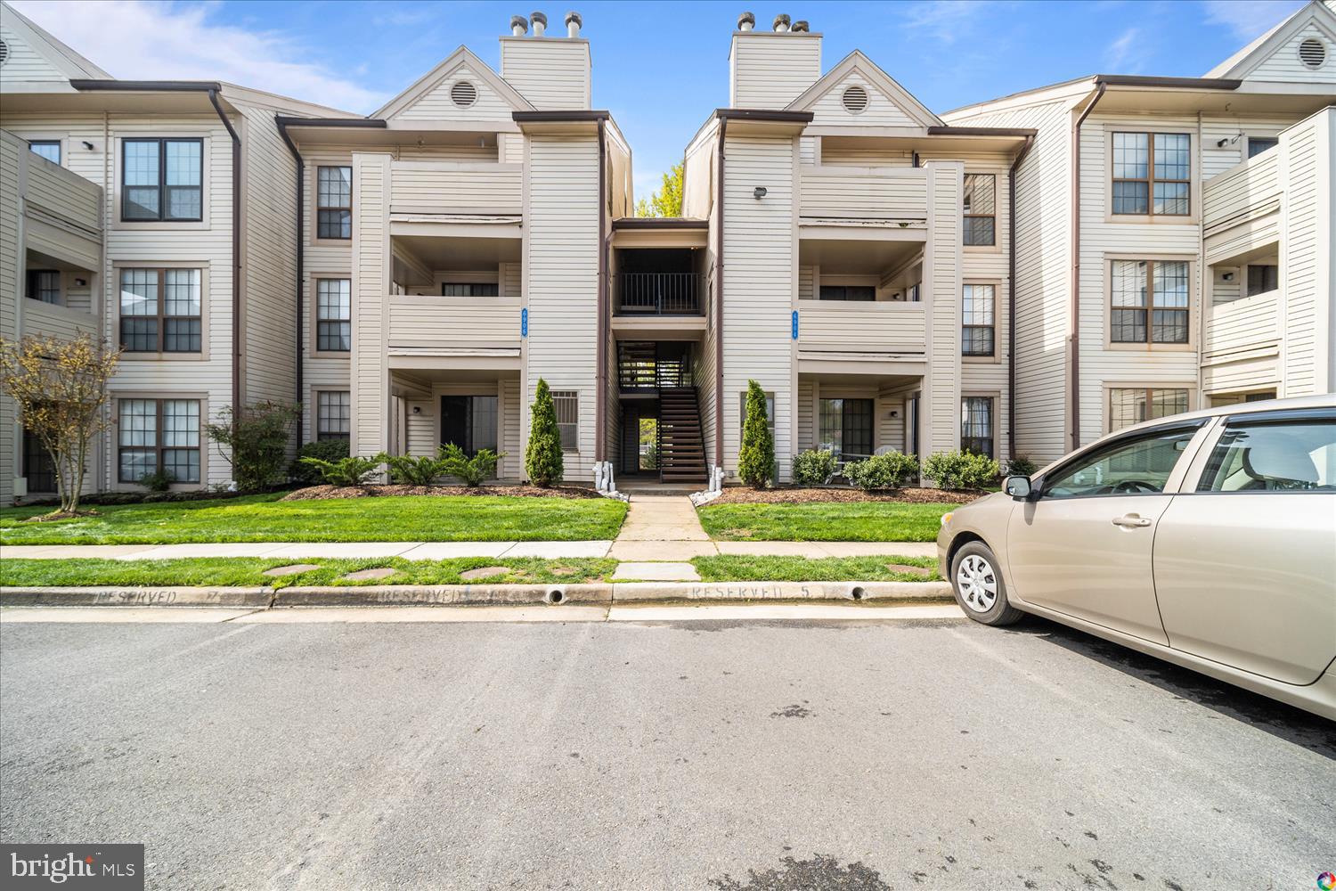 VICTORIA CROSSINGS AT MANCHESTER LAKES - Residential