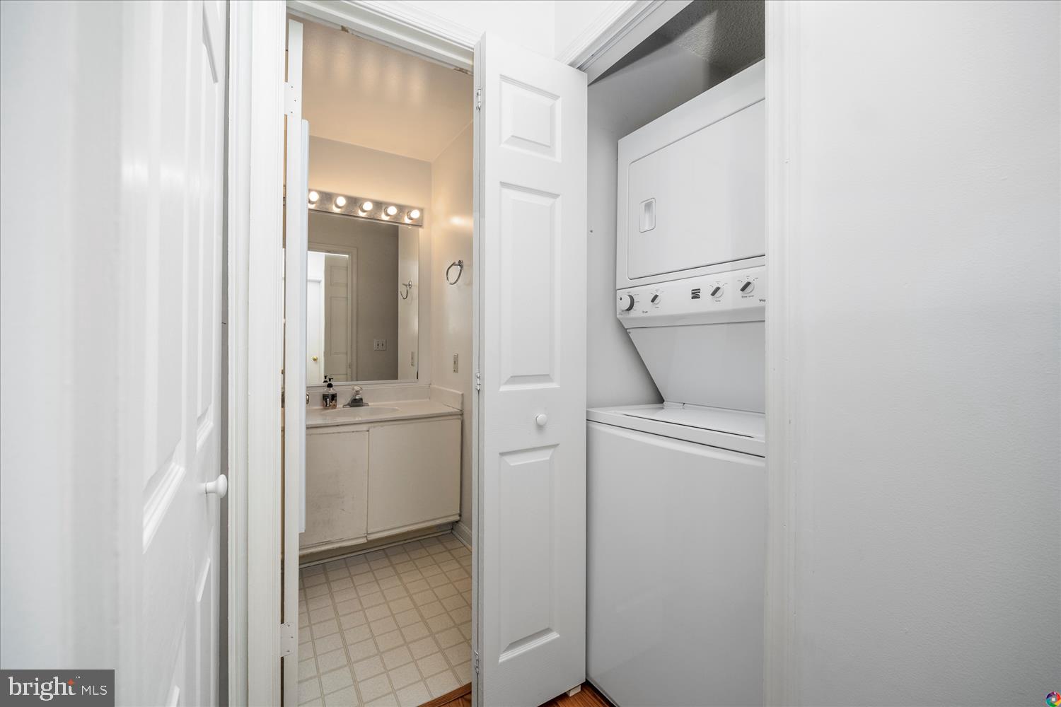 VICTORIA CROSSINGS AT MANCHESTER LAKES - Residential