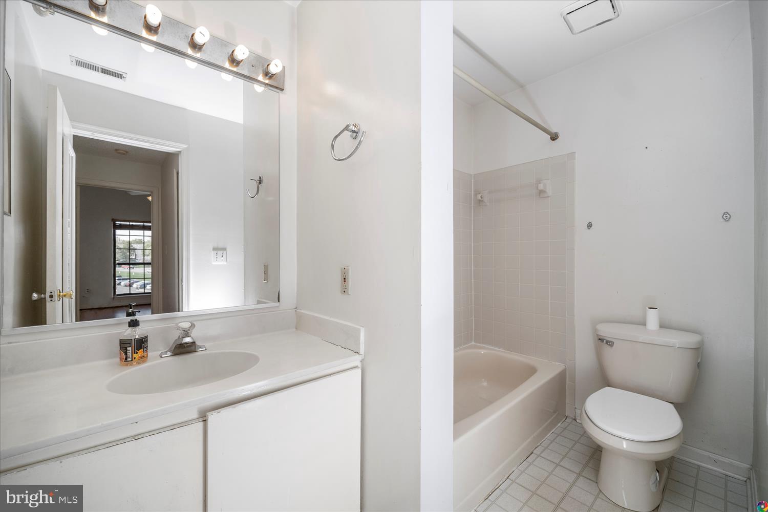 VICTORIA CROSSINGS AT MANCHESTER LAKES - Residential