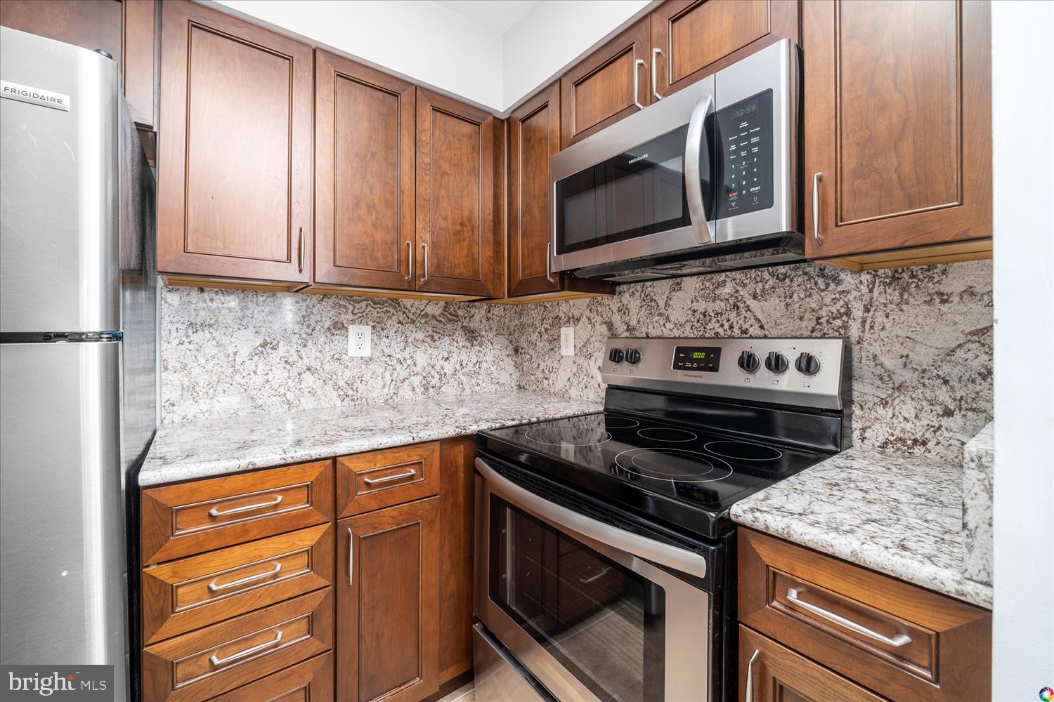 VICTORIA CROSSINGS AT MANCHESTER LAKES - Residential